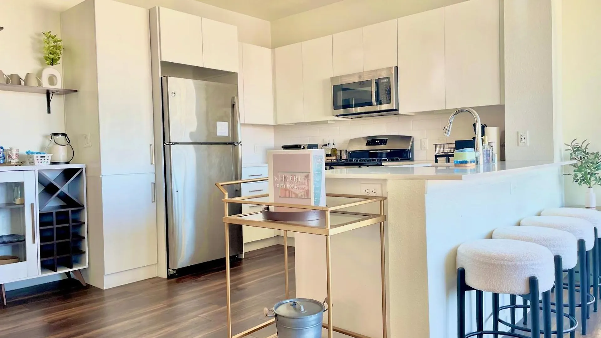 3 Bedroom Downtown Las Vegas Apartament